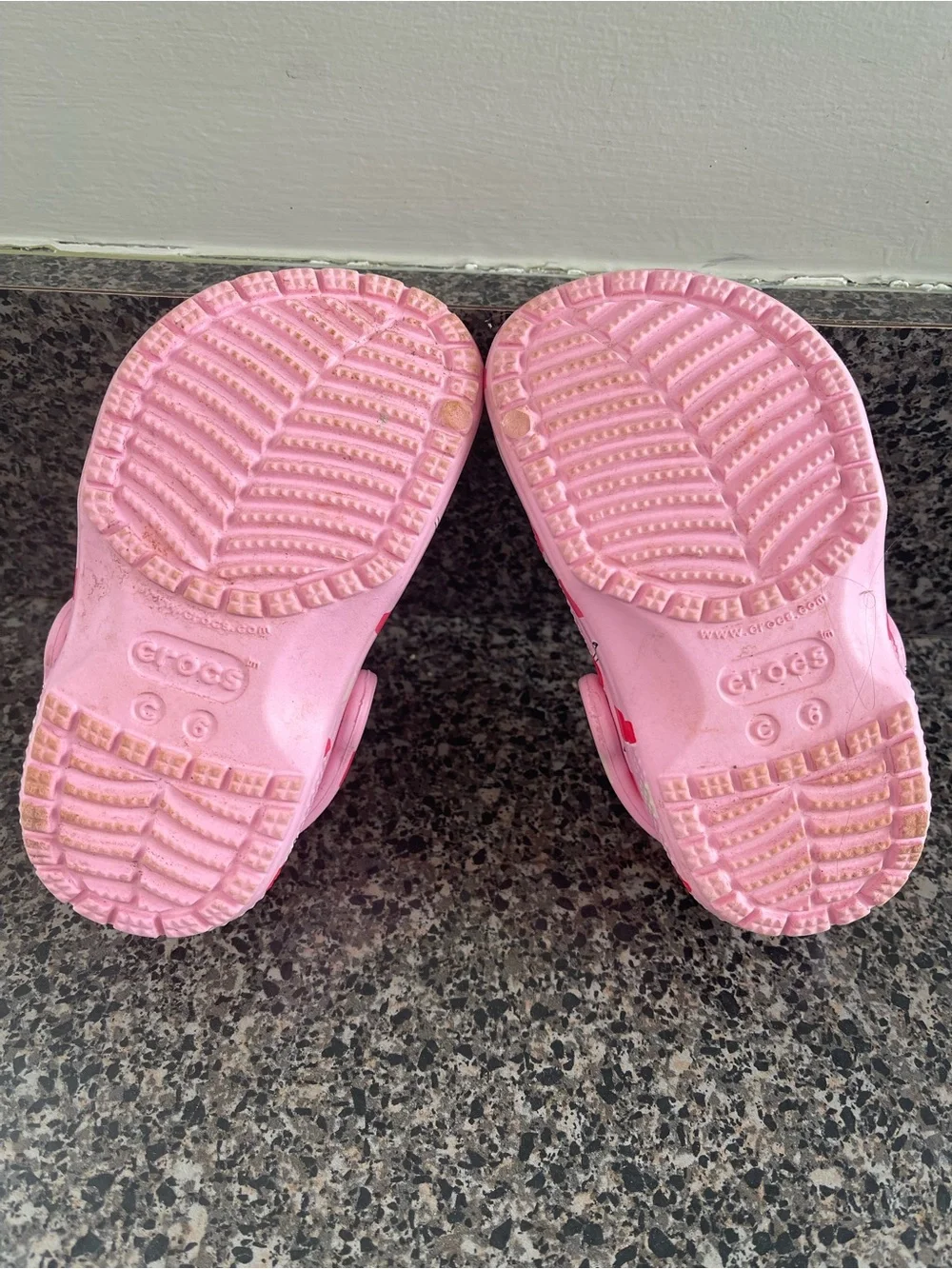 Crocs Kids Pink Heart-Print Clog Shoes size 6
